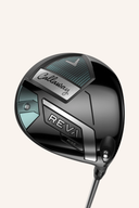 Callaway Reva Rise Driver mit schwarzem Schlägerkopf und grünem Griff, auf einem Golfplatz liegend.