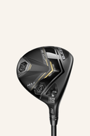 Cobra DS Adapt Max Fairwayholz, modernes Golfschlägerdesign mit schwarzer und silberner Oberfläche, liegend auf Rasen.