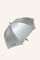Silberner Teleskop-Golfschirm mit Stift von JuCad, wetterfester Regenschirm für Golfer, aufgedreht und geöffnet.