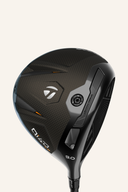 TaylorMade Qi4D LS Driver, Golfschläger mit großem Schlägerkopf und modernem Design, auf dem Golftisch liegend.