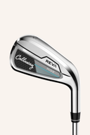 Callaway Reva Rise Eisensatz mit mehreren Eisschlägern, detaillierte Ansicht der Schlägerköpfe und Griffe.