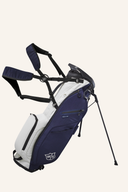 Wilson Exo Lite Standbag mit mehreren Fächern, bequemem Tragegriff und robustem Material für Golfer.