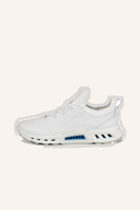Ecco Biom C4 Golfschuhe in Schwarz mit perforierter Oberfläche und schnürung, für komfortables Golfspielen.