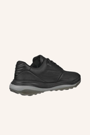 Ecco LT1 Golfschuhe in schwarz mit atmungsaktivem Obermaterial und rutschfester Sohle, für optimalen Grip auf dem Golfplatz.
