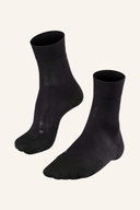 Blick auf die Falke GO2 Socken in der Vorderansicht, weiche Textur, sportive Passform, vielseitige Alltags-Socken.