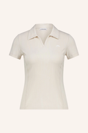J. Lindeberg Marlie Poloshirt, bequemes T-Shirt aus weichem Stoff, mit klassischem Poloshirt-Design und Logo-Details.
