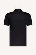 Schwarzes Poloshirt mit Kragen, Rückansicht, auf neutralem Hintergrund