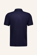 Dunkelblaues Poloshirt mit Kragen und kurzen Ärmeln, Rückansicht auf neutralem Hintergrund
