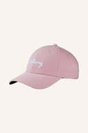 Callaway Stitch Magnet II Damenkappe in Mauve, mit gesticktem Logo und verstellbarem Schnallenverschluss vorne.