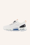 Ecco Biom C4 Golfschuhe aus Leder mit Schnürung, sportliches Design, für Damen und Herren, auf grünem Golfplatz.