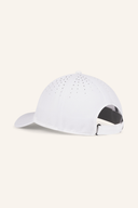 Titleist Charleston Breezer Cap, weiße Kappe mit gebogenem Schirm und Logo-Design, ideal für den Sonnenschutz beim Golf.
