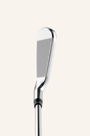 Callaway Reva Rise Eisensatz mit vier Eisen, modernem Design und klaren Linien für präzises Spiel.