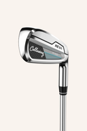 Callaway Reva Rise Eisensatz mit vier Eisstielen und Griffen, für präzises Golfspiel, auf weißem Hintergrund.