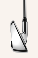 Callaway Reva Rise Eisensatz mit sechs Golfeisens, modernes Design, glänzende Metalloberfläche, für präzises Spiel.