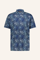 Rotes Poloshirt von Jack Nicklaus mit tropischem Druck, Kurzarm, klassischer Kragen, für Herren, auf weißem Hintergrund.