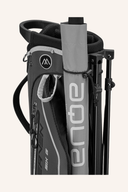Einzelne Big Max HEAVEN Six G Golfschläger Eisen, modernes Design, liegend auf weißem Hintergrund.