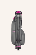 Einzelnes Big Max HEAVEN Six G Eisen für Golf, glänzende Metalloberfläche, modernes Design, liegt auf weißem Hintergrund