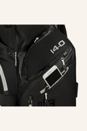 Leichter Big Max Dri Lite Silencio 3 Cartbag mit mehreren Fächern und stabilen Tragegriffen für Golf.