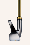 Majesty Prestigio XIV Eisensatz mit klaren, runden Eiskristallen auf transparentem Hintergrund, perfekt für elegante Getränke.
