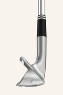 Cleveland Smart Sole 4.0 Wedge Chipper, Golfclub mit breiter Schlagfläche und ergonomischem Design, aufgenommen in Nahaufnahme