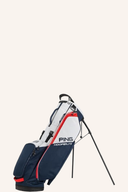 Leichtes Standbag Hooferlite 231 von Ping, mit mehreren Fächern und stabilem Standfuß für Golfspieler.
