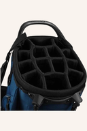 FlexTech Crossover Standbag von TaylorMade, leichtes Golf-Standbag mit mehreren Fächern und stabilem Tragegriff.