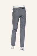 Lange Golfhose Alberto Rookie 3xDRY Cooler, atmungsaktive Sports- und Golfhose, bequemer Schnitt, in dunkler Farbe.