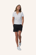 Kurze Golfshorts von Daily Sports, sportliche Damenhosen mit bequemer Passform und atmungsaktivem Material.