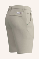 Lange Alberto EARNIE Revolutional Sommer-Golf-Shorts in hellblauer Farbe, sichtbarer Stoff und elastischer Bund.