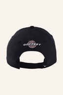 Callaway Stitch Magnet Kappe, schwarze Baseballcap mit Stickerei-Design, bequemer Tragekomfort, ideal für Golf und Freizeit.