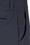 Lange Golfhose von Alberto Rookie 3xDRY Cooler, atmungsaktive, wasserabweisende Sporthose für Golfspieler, weiße Farbe.