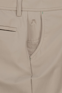 Alberto Earnie WR Revolutional Golfshorts, kurze Hosen aus atmungsaktivem Material mit sportlichem Design, vor weißem Hintergrund.