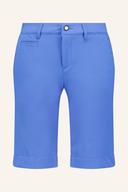 Alberto AUDREY-K Golfshorts, lange Hosen, in neutralen Farbton mit elastischem Bund und sportlichem Design, auf weißem Hintergrund.