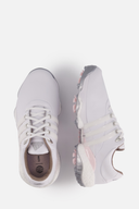 Adidas Tour360 22 Golfschuhe in Schwarz mit weißen Akzenten, perforierte Oberfläche und rutschfeste Sohle für Golfspieler