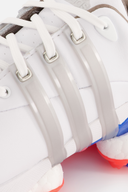 Adidas Tour360 22 Golfschuhe in Schwarz mit weißen Akzenten, wetterbeständig und bequeme Golfschuhe für Damen.