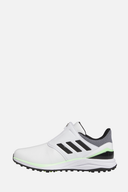 Adidas Solarmotion Boa 24 Golfschuhe, spikeless, bequeme Golfschuh mit Boa-Verschluss, weiße und grüne Details, auf Rasen.