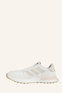 Adidas S2G 24 Spikeless Golfschuhe aus Leder mit perforierter Oberfläche und strapazierfähiger Sohle, für komfortables Golfspiel.
