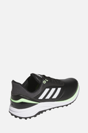 Adidas Solarmotion 24 Golfschuhe, spikeless, mit schwarzem Obermaterial und grünem Akzent, für komfortables Golfspielen.