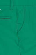 Alberto Earnie FX4 Dry Cooler® Golfshorts, kurze Hosen aus atmungsaktivem Material, in Weiß mit blauem Muster.