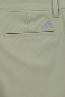 Adidas Ultimate365 kurze Golfshorts in 8,5 Zoll Länge, aus atmungsaktivem Material, perfekt für das Golfspiel.