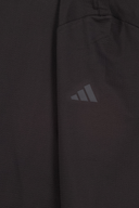 Adidas Ultimate365 Elevated Hoodie, dunkelgrauer Kapuzenpullover aus weichem Material, mit adidas Logo auf der Brust.