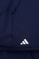 Adidas Ultimate Skort, sportlicher Skort mit Shorts unter einem eleganten Rock, für aktive Bewegung, in Schwarz und Weiß.