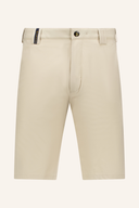 Kurze Golfshorts von Meyer in grün mit seitlichen Taschen und elastischem Bund, ideal für das Golfspiel.