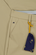 Lange Golfhose von Meyer, Ascona Modell, in neutraler Farbe, zeigt den elastischen Bund und bequemen Sitz.