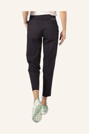 Alberto ALINA-CR Ceramica® Gabardine Golfhose, lange Hose in neutraler Farbe, sichtbare Details und passgenaue Passform.