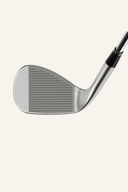 Cleveland RTZ Tour Satin Wedge, golfschläger mit satinierter Oberfläche und ergonomischem Design, auf einem weißen Hintergrund.