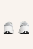 J. Lindeberg Vent 500 Golfschuhe, weiße Golfschuhe mit sportlichem Design, aus robustem Material, für Herren.