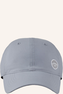 Callaway Hightail Kappe aus atmungsaktivem Material mit gebogener Schirm und Logo-Detail, ideal für Golfspieler.