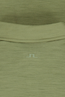 J. Lindeberg Paz Polo in Dunkelblau, sportliches Poloshirt mit Kragen und Knopfleiste, für Männer, auf dem Bild.
