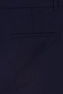 Lange Golfhose Pia 7/8 von J. Lindeberg in dunkler Farbe, Details und Stoffstruktur sichtbar